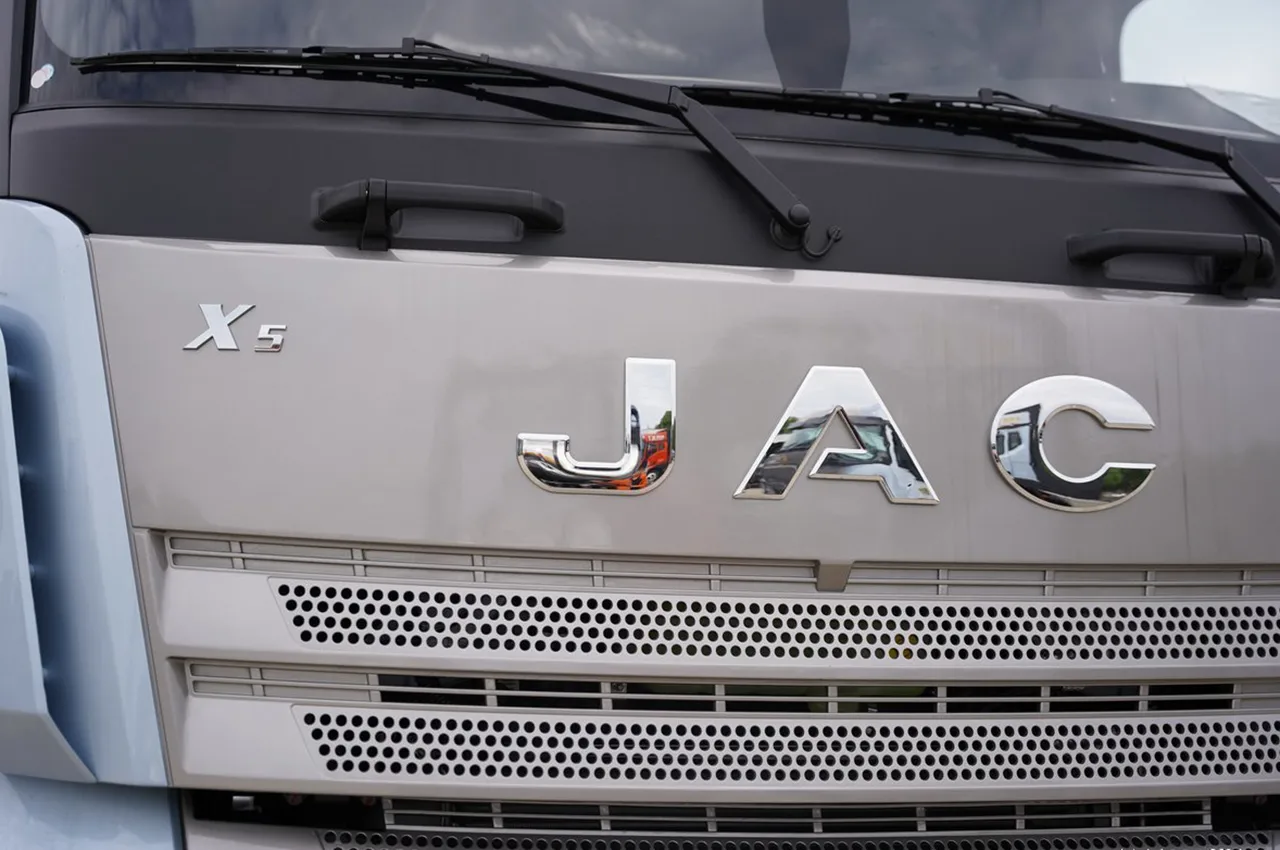 AutomobileFa JAC Xingyao X5 6x4 14030925 004