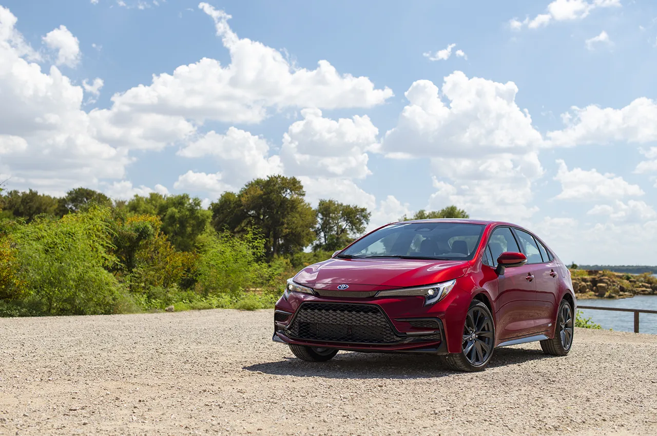 AutomobileFa toyota corolla hybrid se 14031117