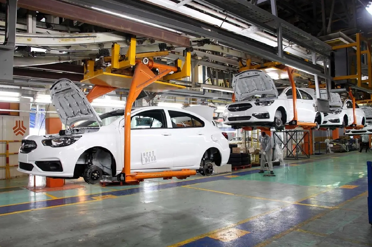 Saipa production line