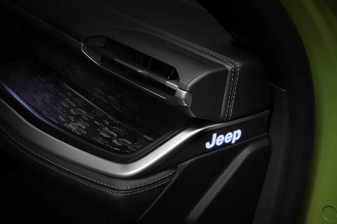 AutomobileFa Jee Compass 14040216 10