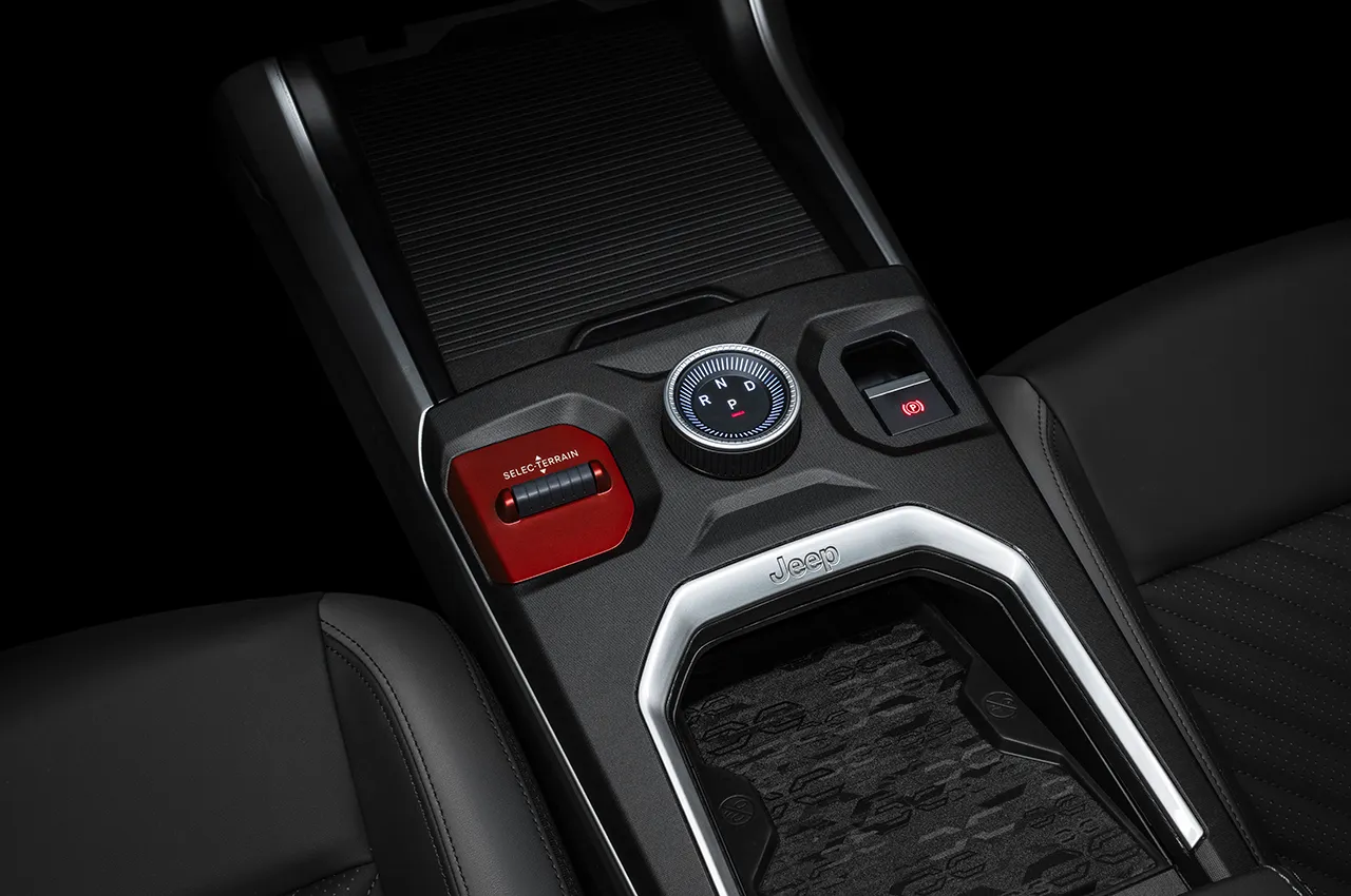 AutomobileFa Jee Compass 14040216 2