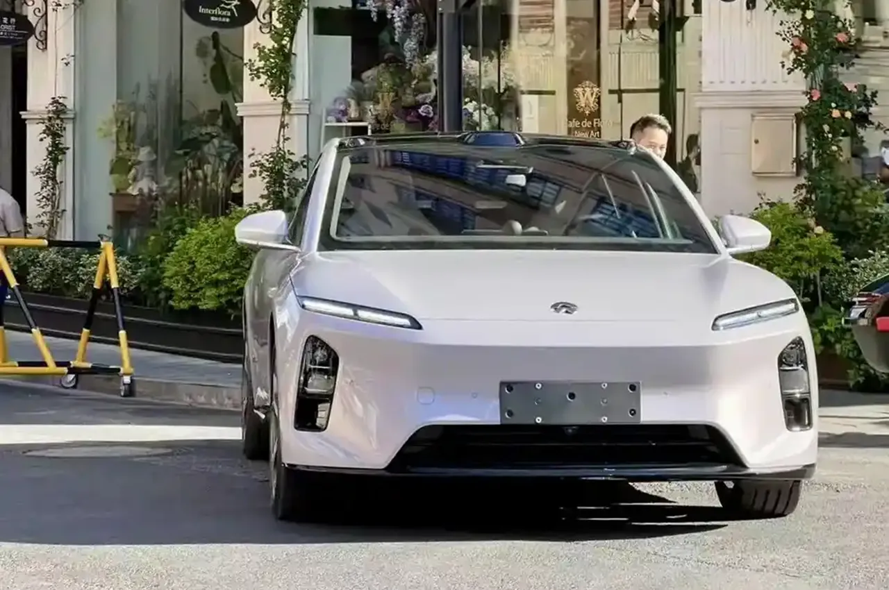 AutomobileFa Nio ET5 14040214 3