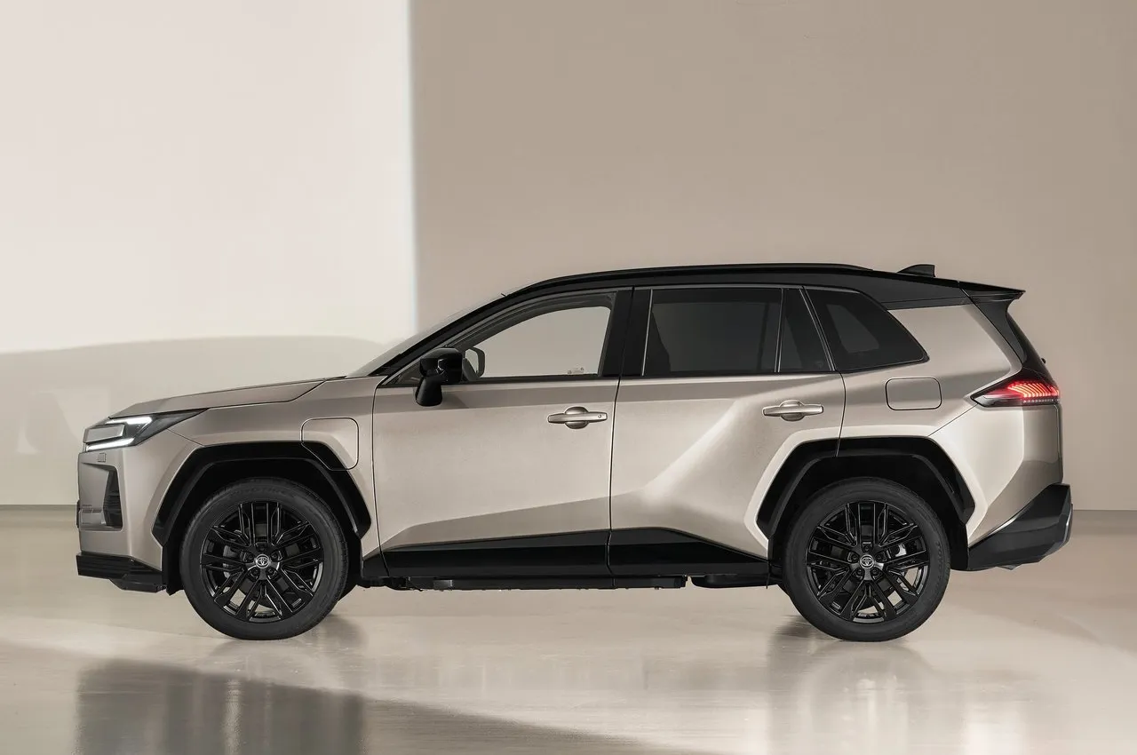 AutomobileFa Toyota RAV4 14040231 10