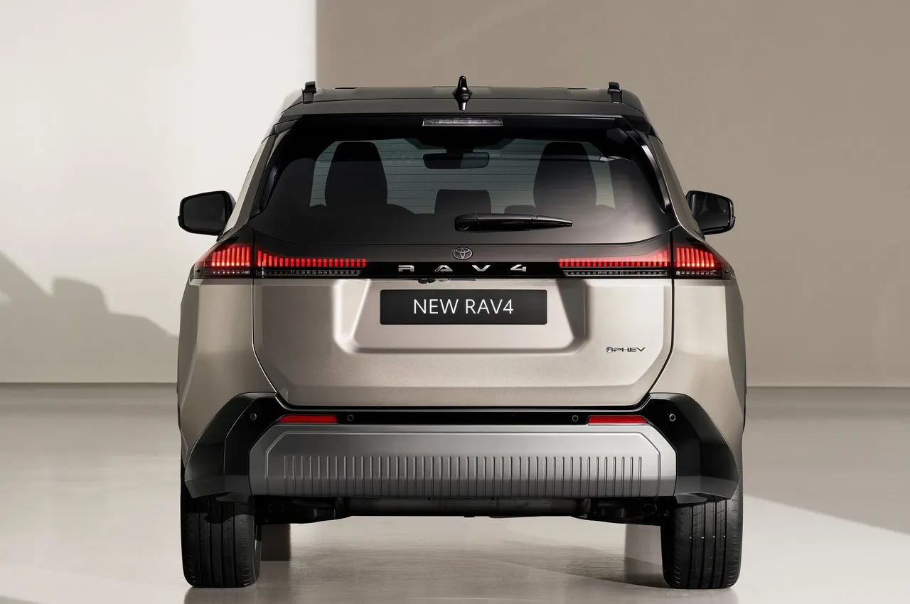 AutomobileFa Toyota RAV4 14040231 9