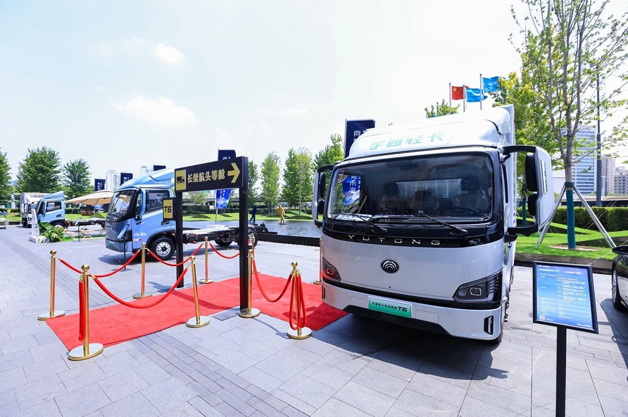 AutomobileFa Youtong T6 14040422 02