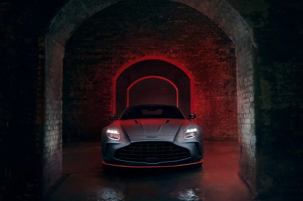 automobilefa Aston Martin Vantage 05