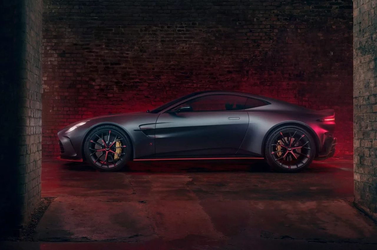 automobilefa Aston Martin Vantage 06