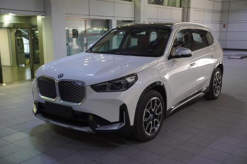  BMW iX1