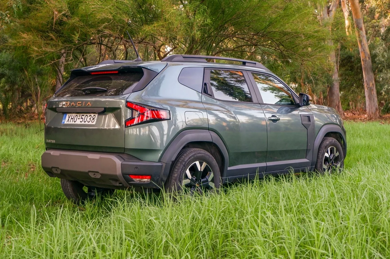 automobilefa Electric Dacia Duster 02