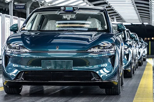 Luxeed R7 fastback