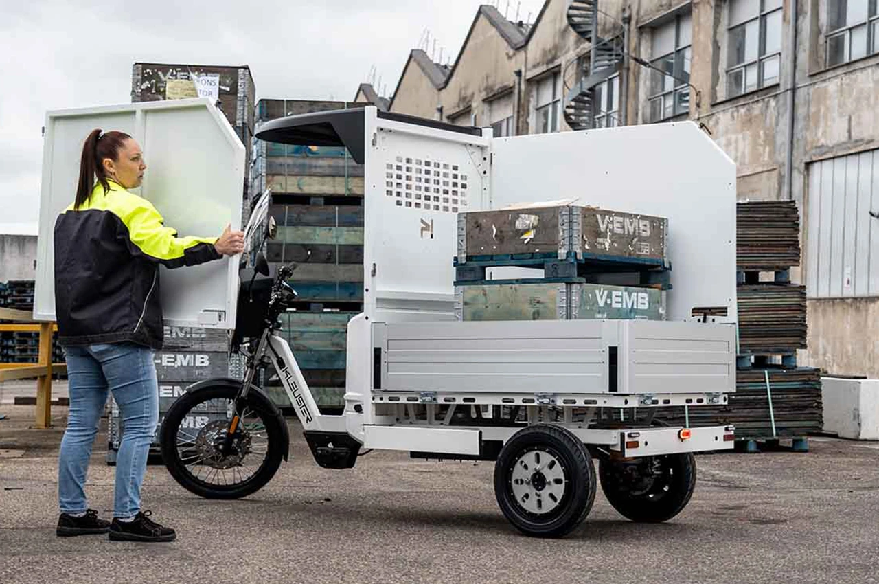 AutomobileFa Renault Trucks Triciclo 02
