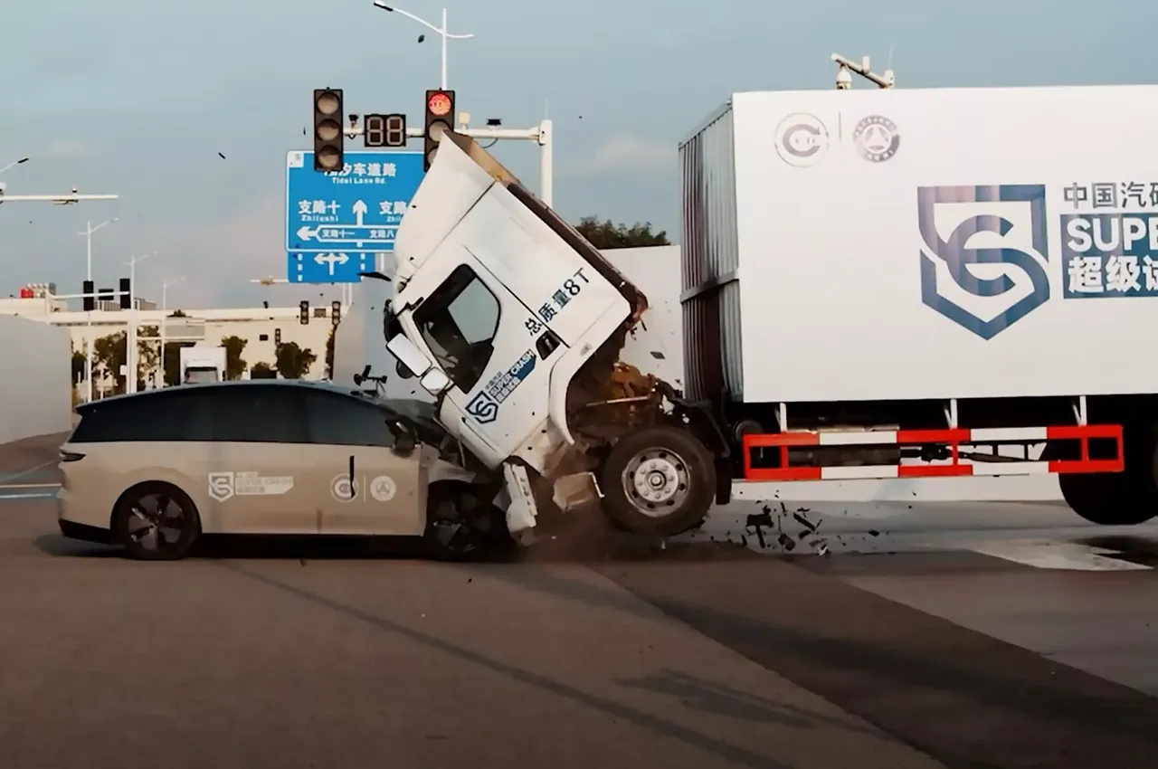  Li Auto i8 