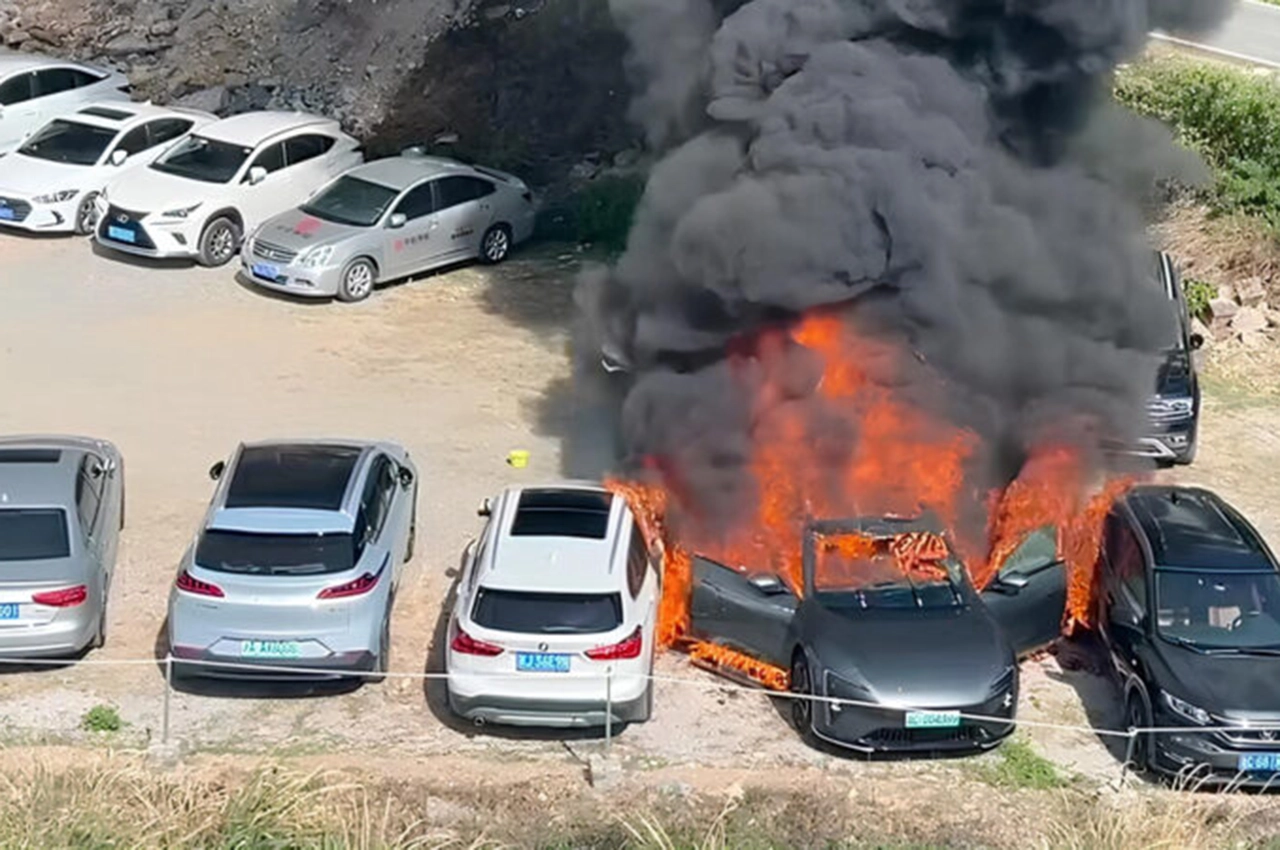 AutomobileFa Avatr 06 electric car catches fire 14040715 4