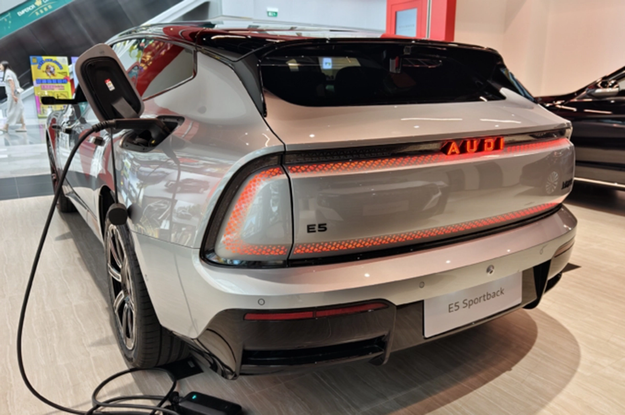 AutomobileFa AUDI E5 14040812 4