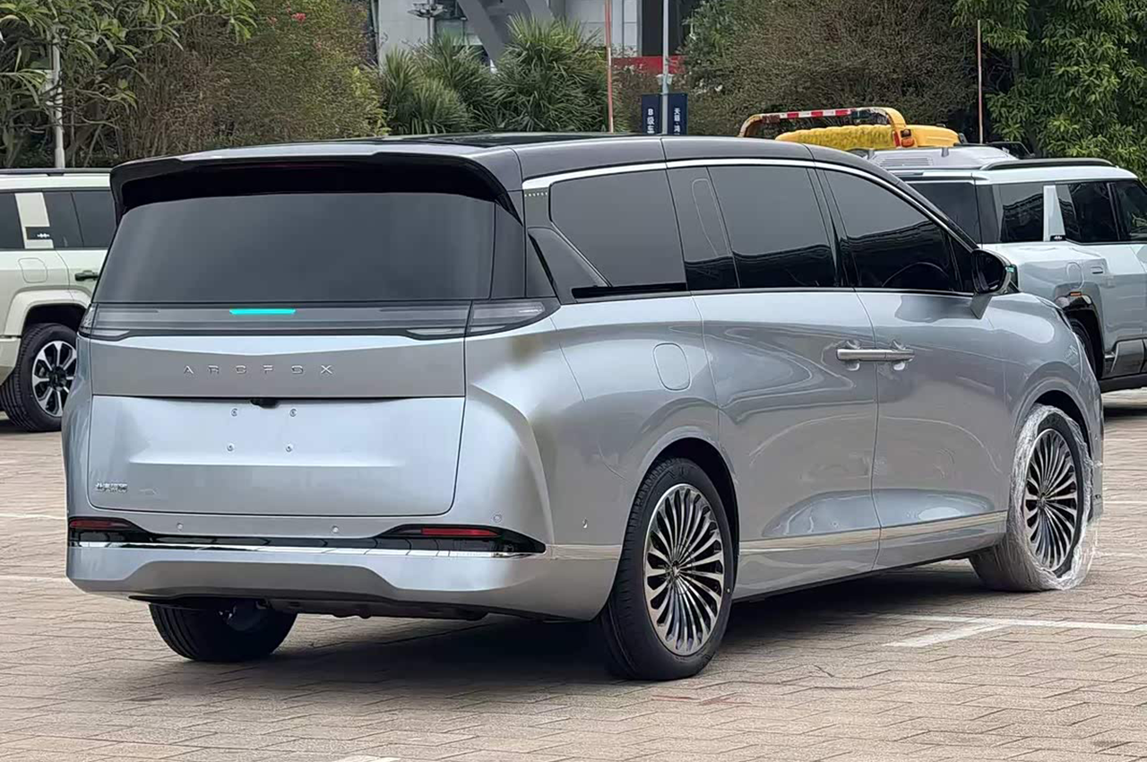 AutomobileFa Guangzhou Auto Show 14040829 2