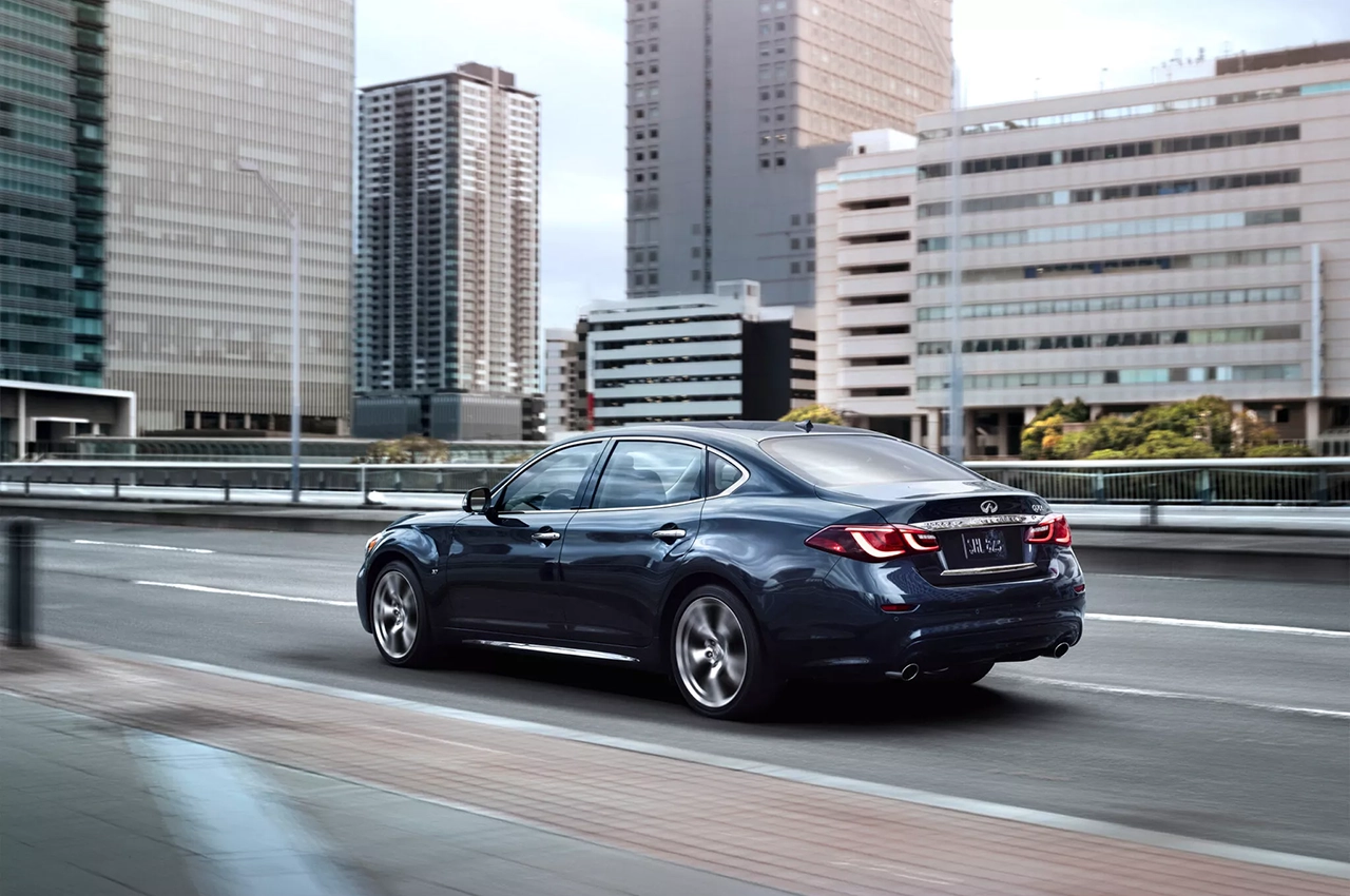 AutomobileFa Infiniti Q70L 14040818 2