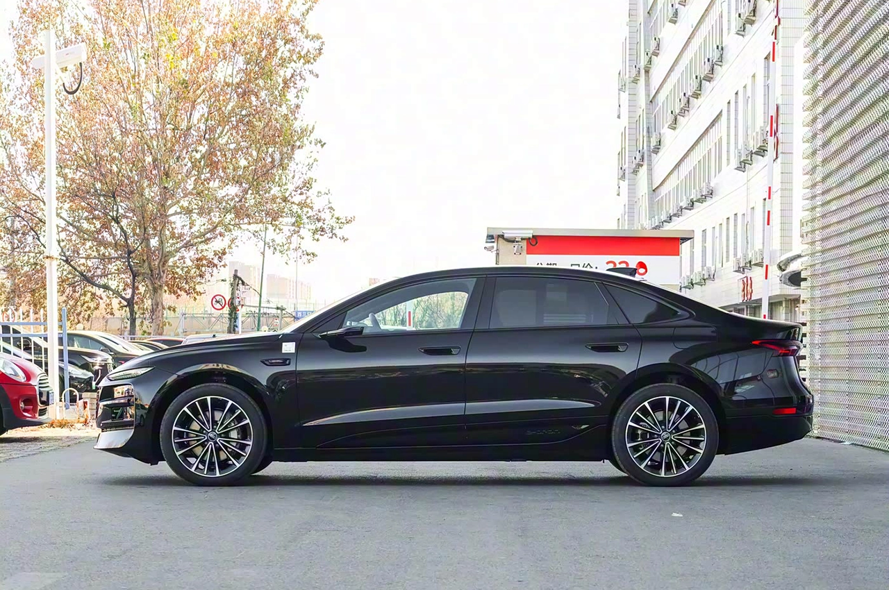 AutomobileFa Audi A6L etron 14040927 3