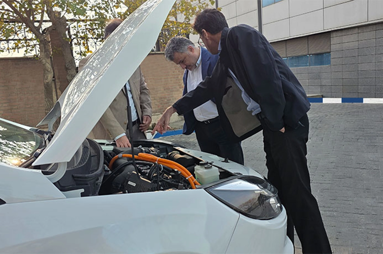 AutomobileFa Eagle hybrid sedan 14040919 3