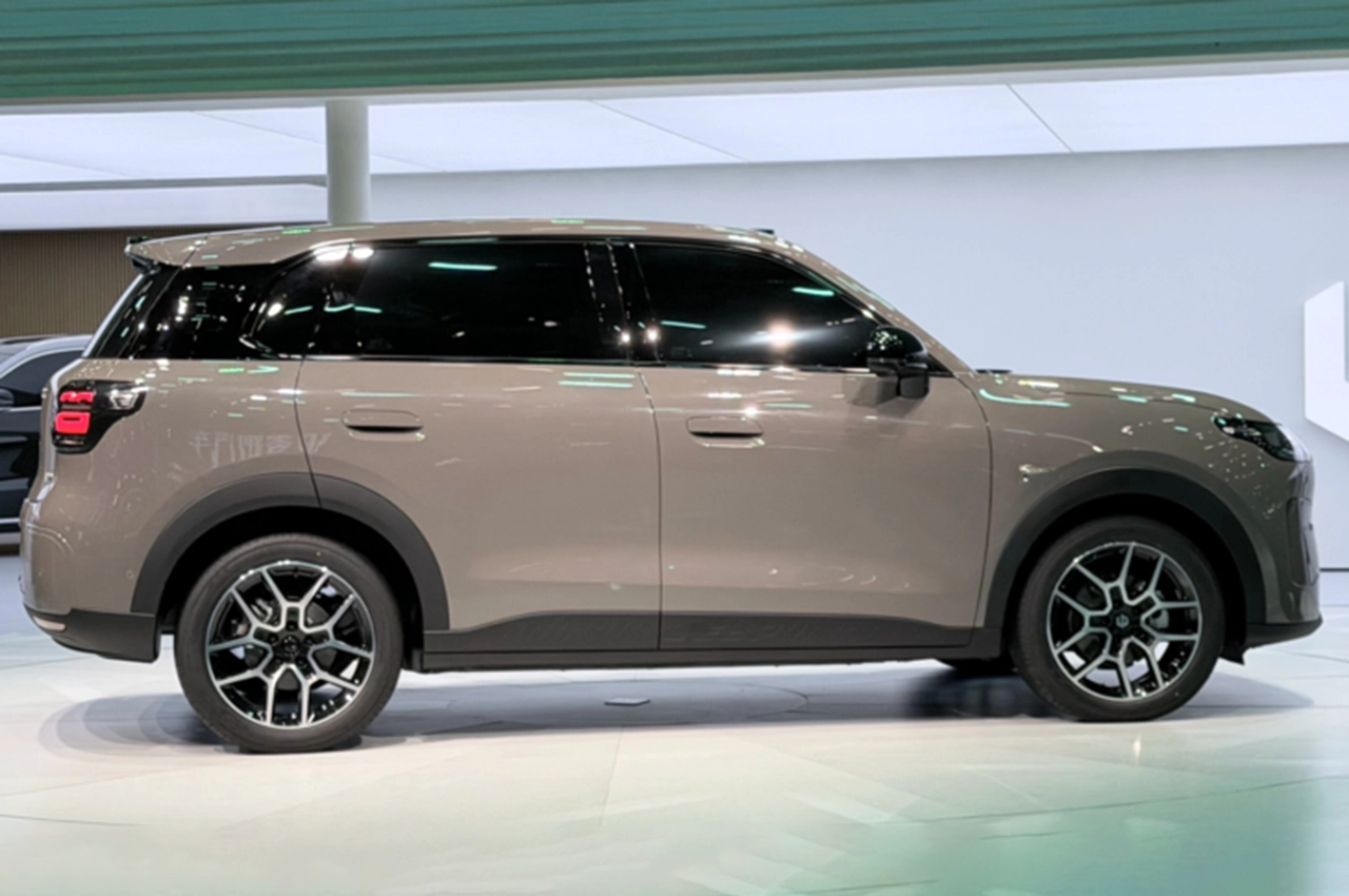 AutomobileFa Leapmotor A10 small EV 14040902 6