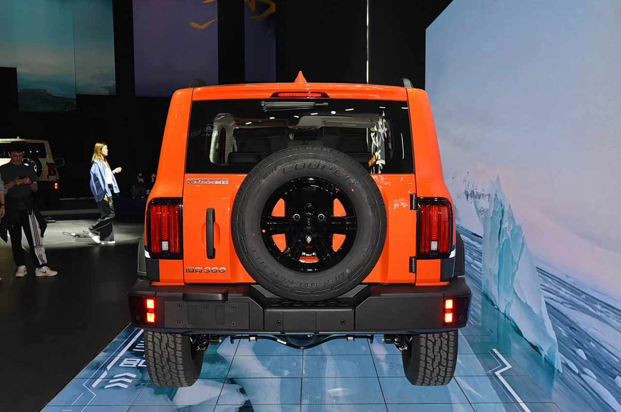 AutomobileFa Tank 300 14040919 3