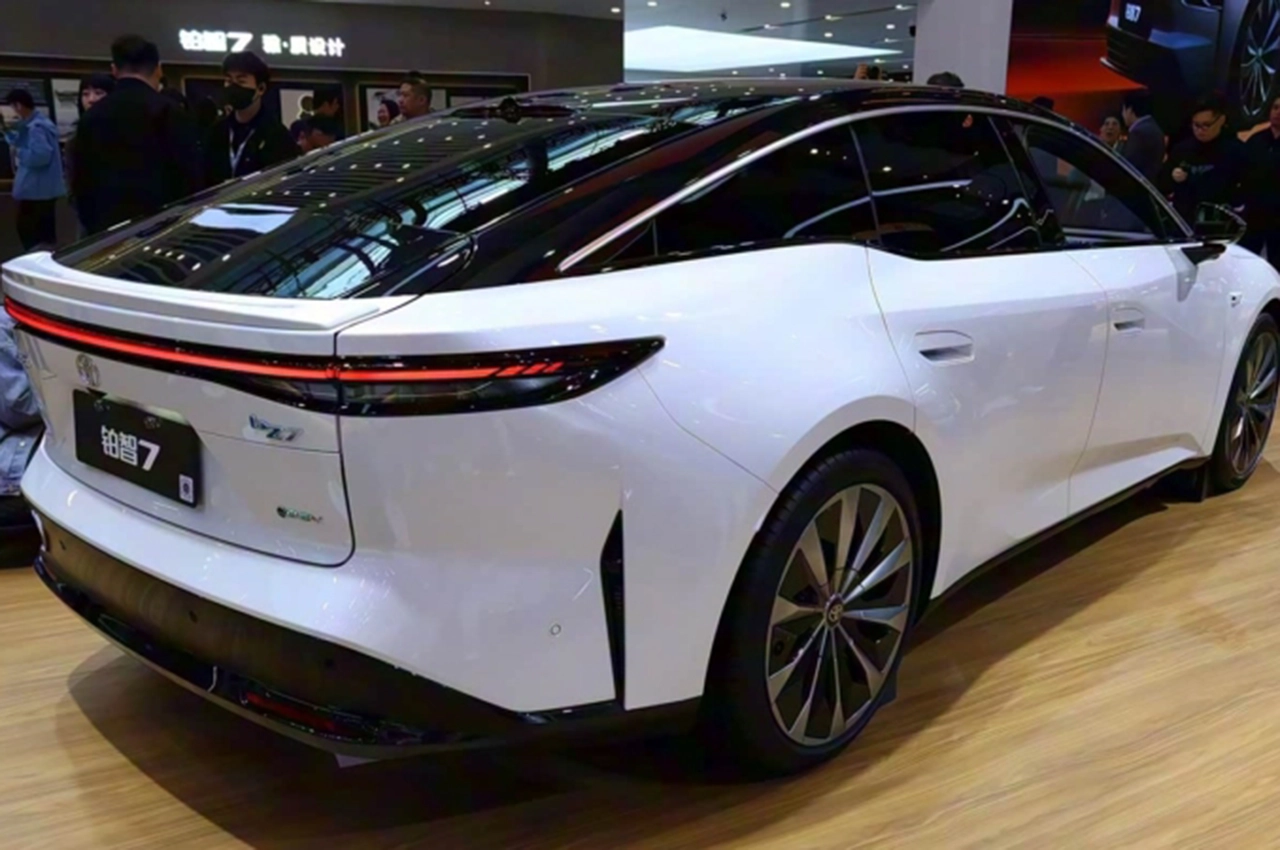 AutomobileFa Toyota bZ7 Electric Sedan 14040901 2