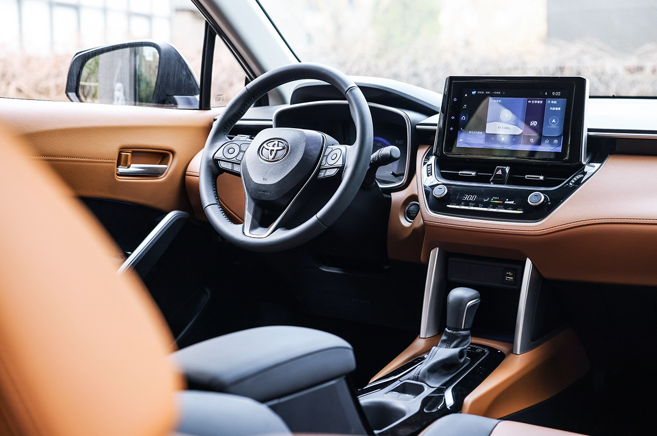 AutomobileFa toyota corolla cross hybrid 14040908 2