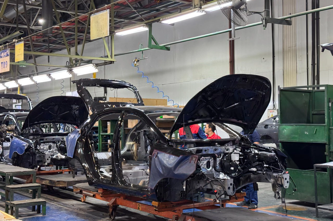 AutomobileFa hatchback KMC Shadow 14041121 1