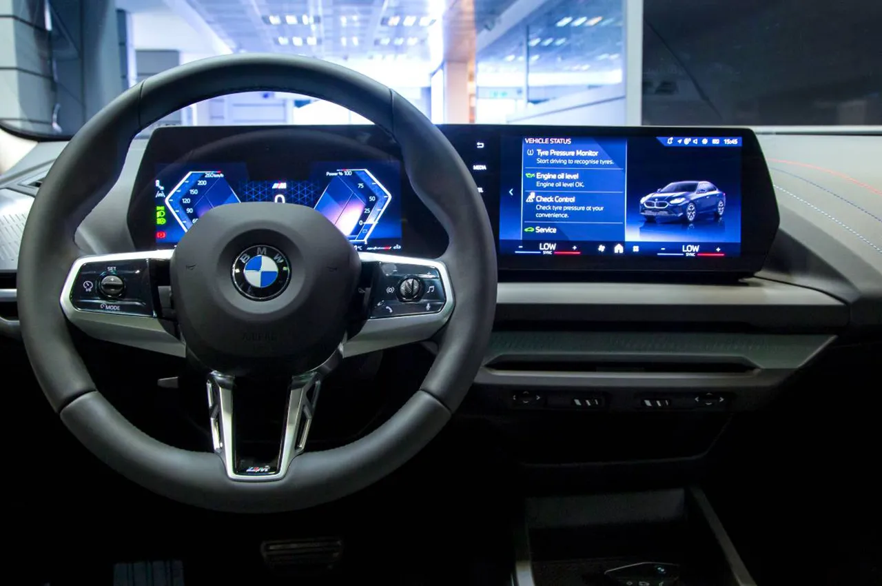 AutomobileFa BMW 225 LMSport 14050122 2
