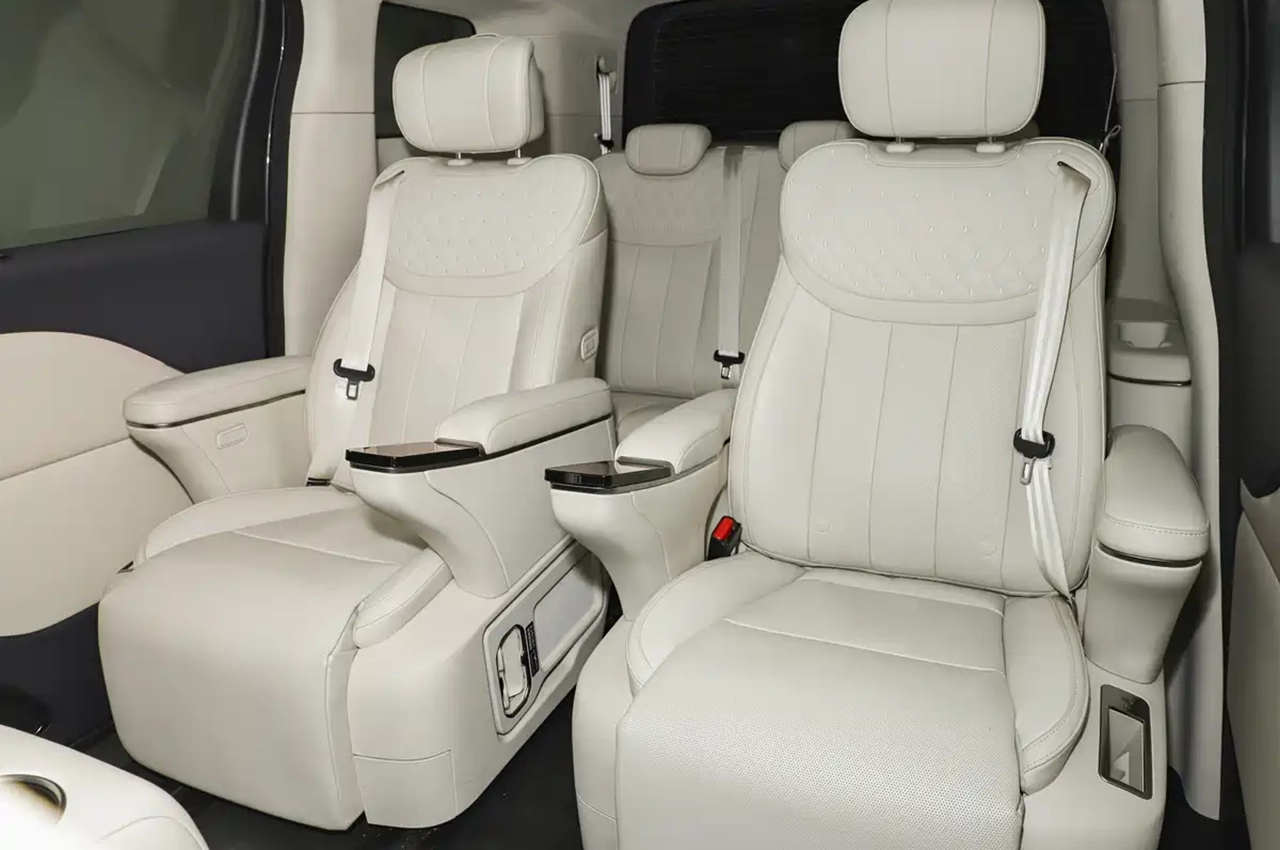AutomobileFa Hongqi HQ9 14050220 3