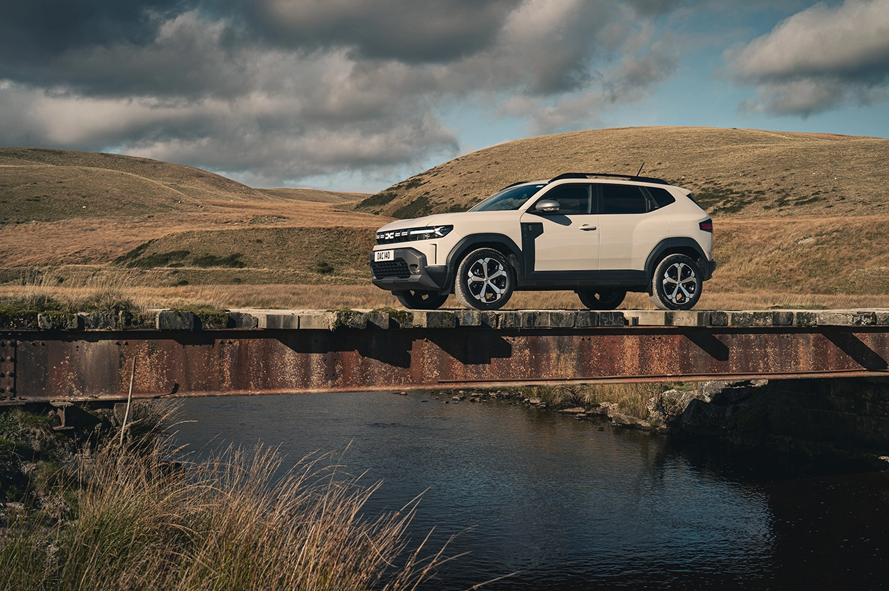 AutomobileFa dacia duster hybrid journey 14050312 10