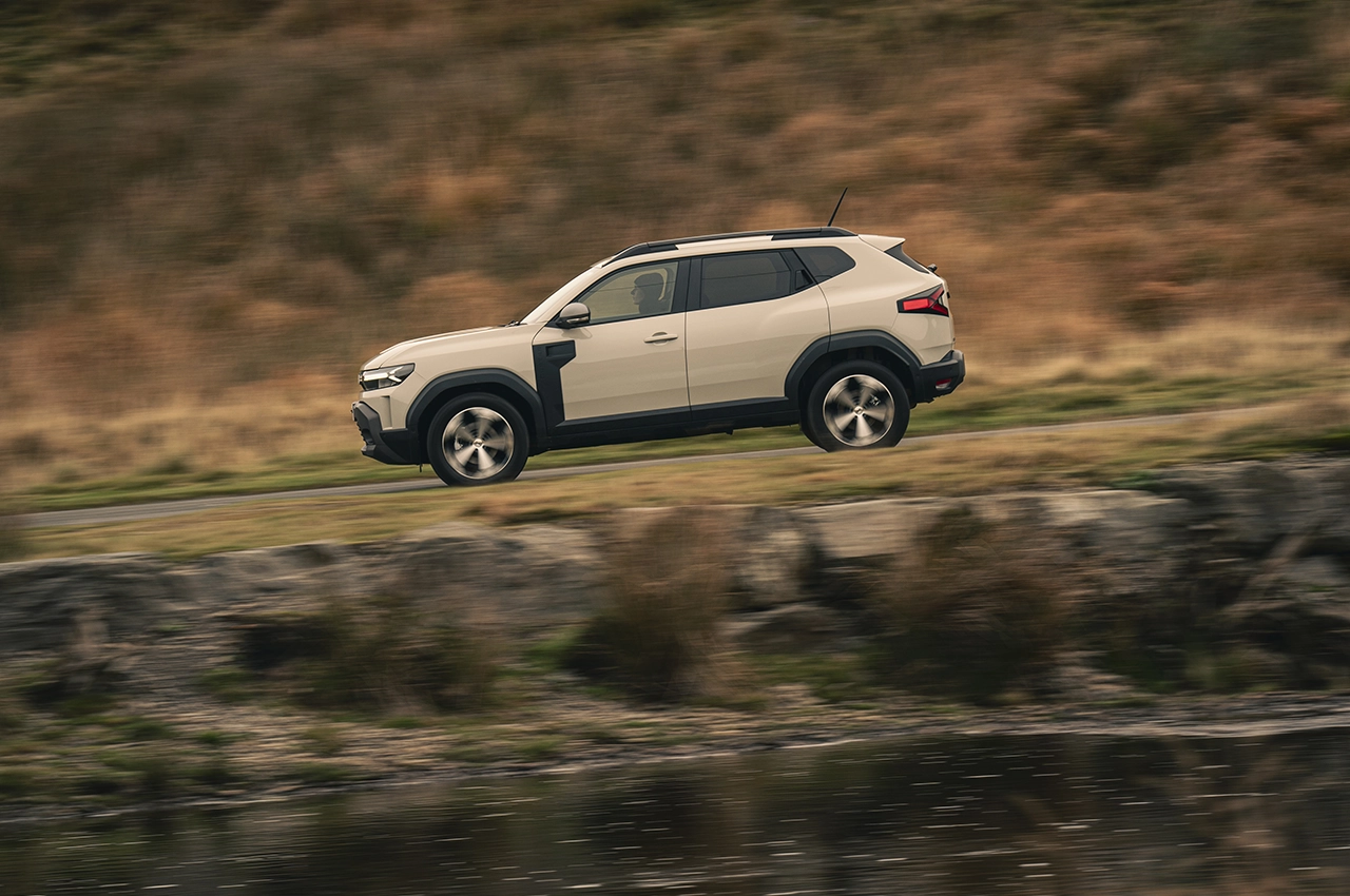 AutomobileFa dacia duster hybrid journey 14050312 6