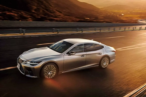 Lexus LS