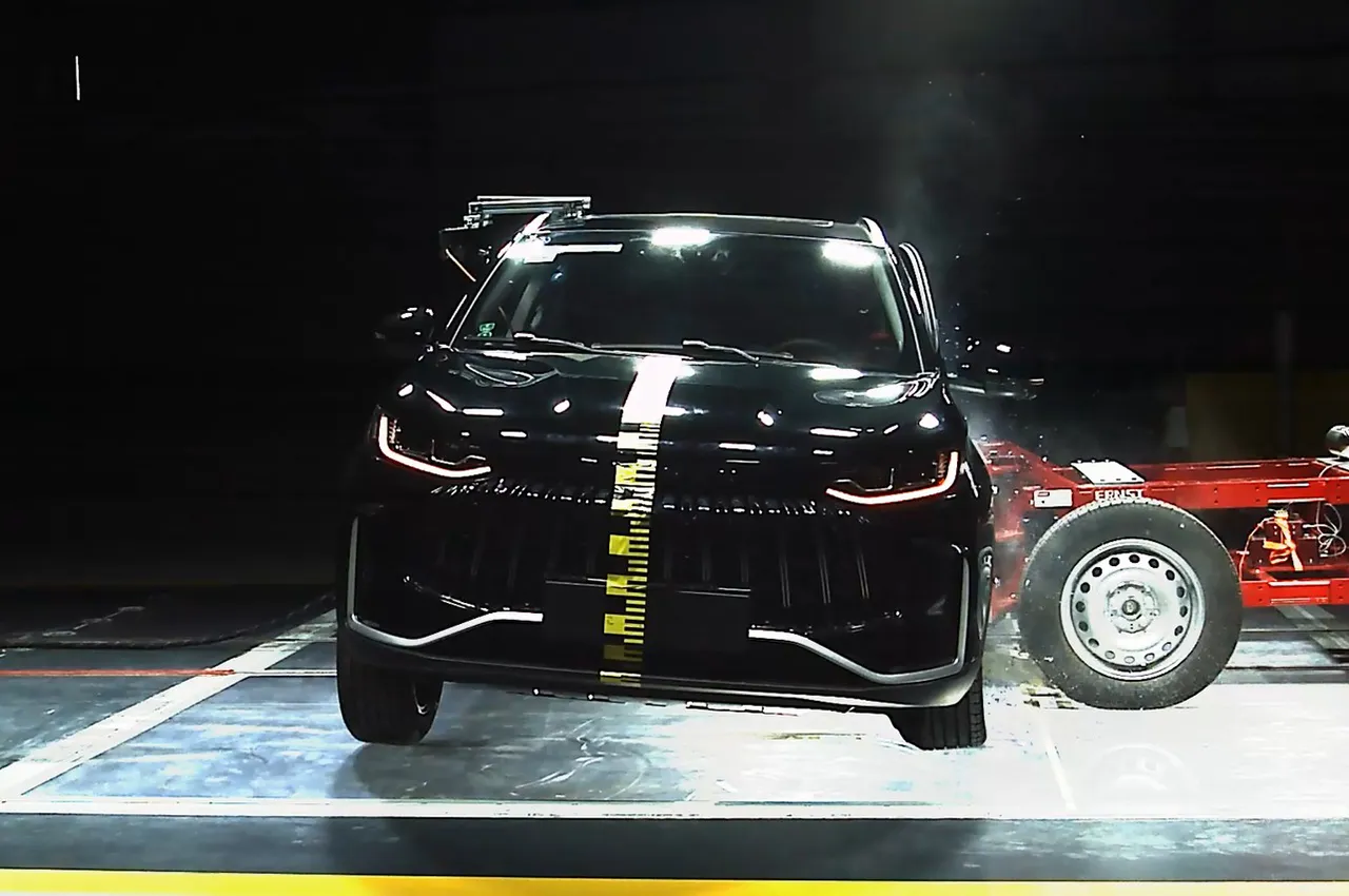 Tissan S05 crash test