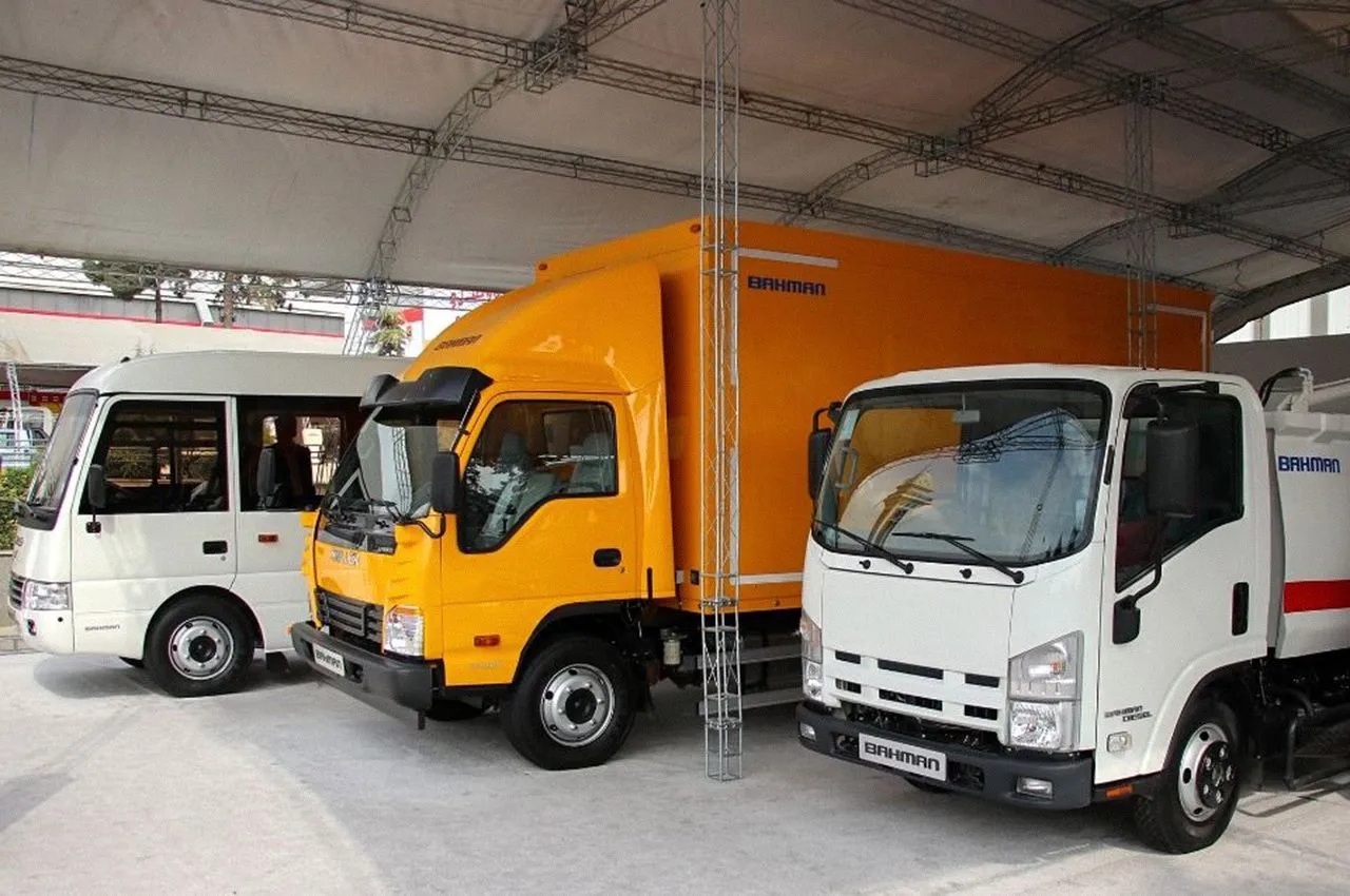 نمایش خودروهای تجاری بهمن در نمایشگاه حمل و نقل، لجستیک و صنایع وابسته