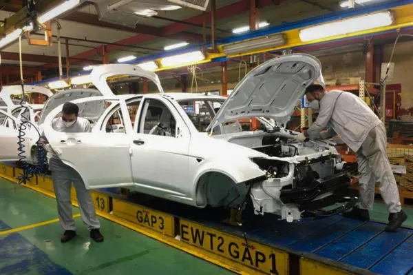 عذرخواهی وزیر صنعت بابت تولید خودروهای بی‌کیفیت در کشور