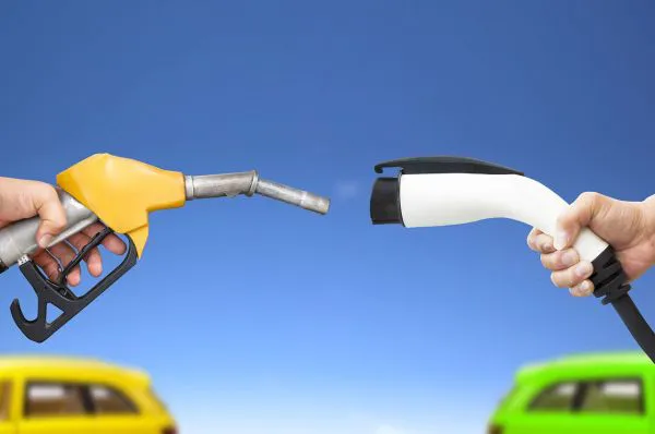 هزینه نگهداری خودروهای برقی بیشتر است یا بنزینی؟
