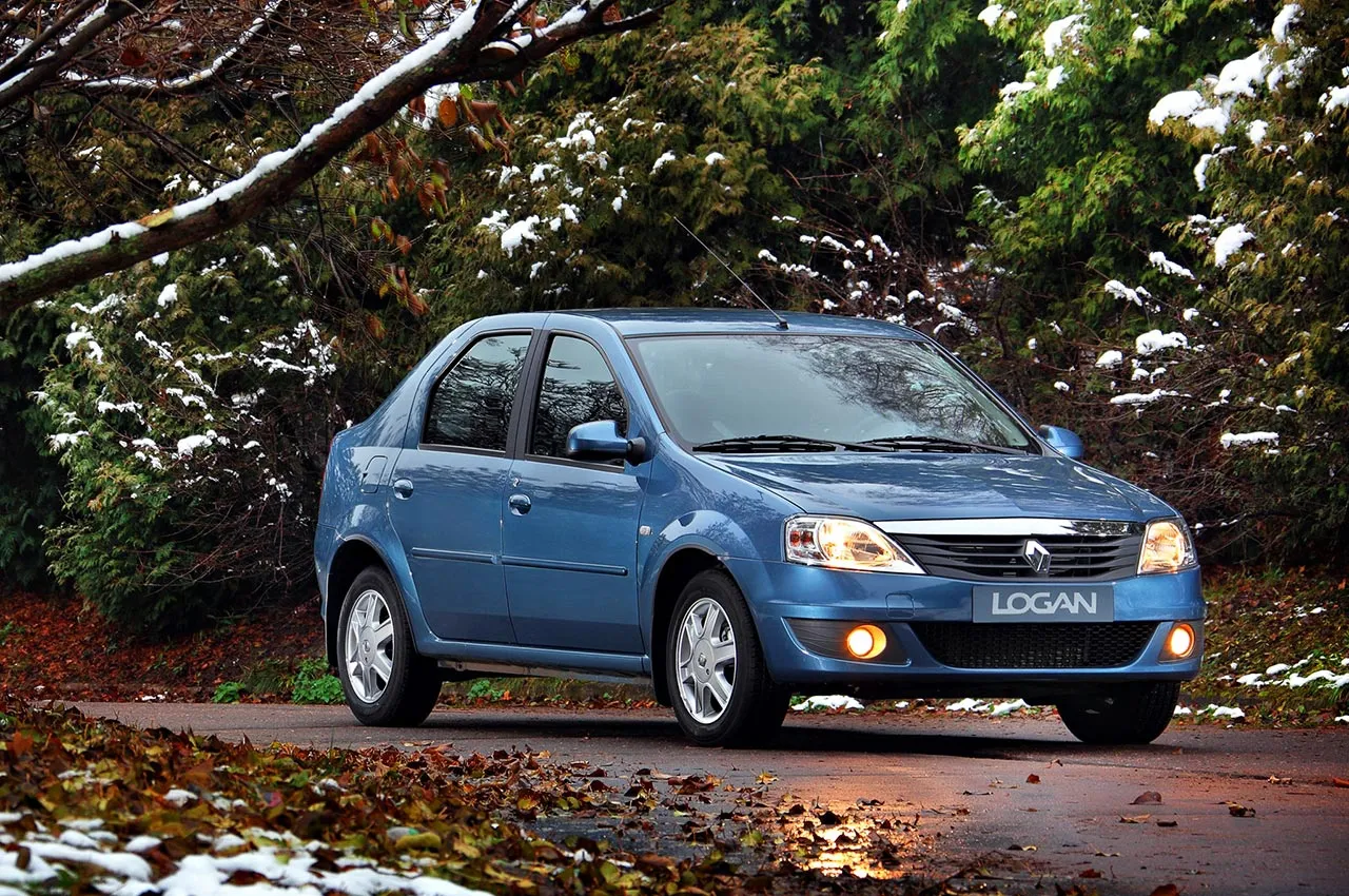 Сколько сил в логане. Ренаулт Логан. Рено Логан 200. Renault logo.