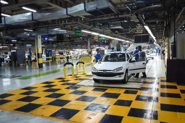 چرا قیمت کارخانه‌ای خودروهای تولید داخل با کاهش نرخ ارز ارزان نخواهد شد؟
