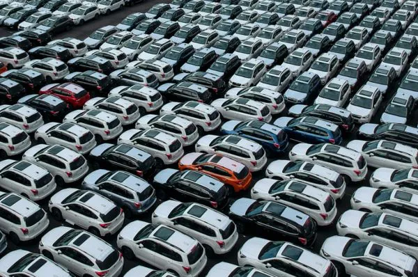 آیا عرضه خودرو در سامانه، مشکل بازار را حل می‌کند؟