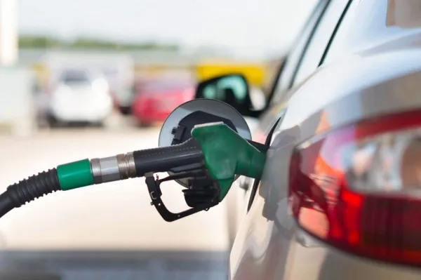کاهش مصرف بنزین پس از سیل اخیر چقدر بوده است؟