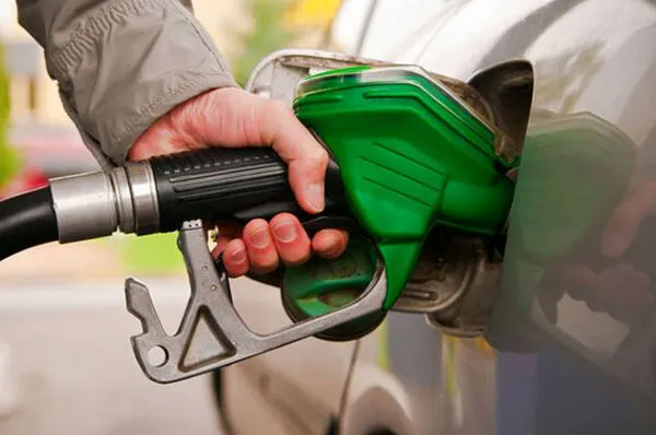 بازتوزیع بنزین به افراد به‌ جای خودرو