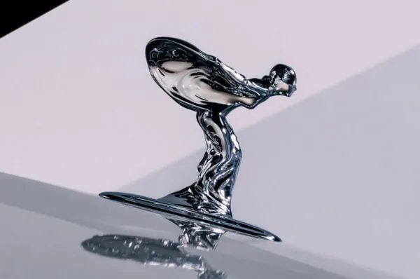 به‌روزرسانی مجسمه Spirit of Ecstasy برای بهبود آیرودینامیک خودروهای برقی رولزرویس