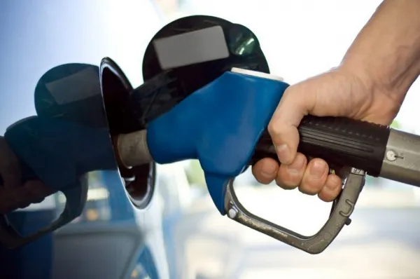 آیا قیمت بنزین ثابت خواهد ماند؟