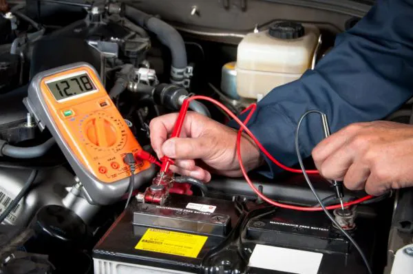 چرا در فصول گرم سال، خرابی باتری خودرو افزایش می‌یابد؟