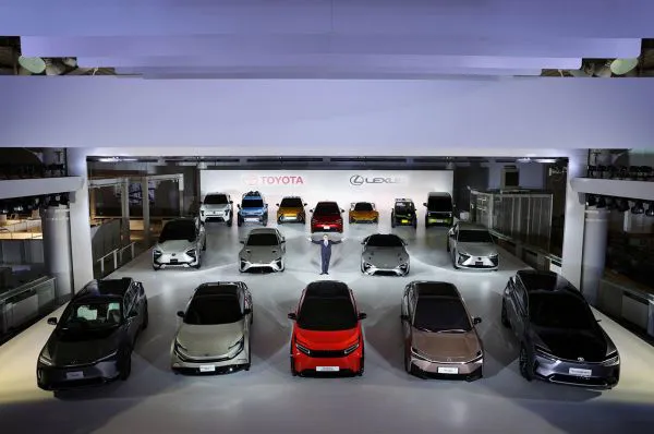 رونمایی هم‌زمان 17 خودروی الکتریکی توسط تویوتا