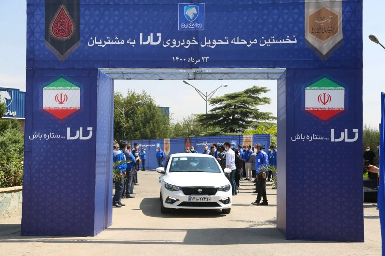 تحویل اولین سری از «ایران خودرو تارا دنده‌ای» به مشتریان آغاز شد